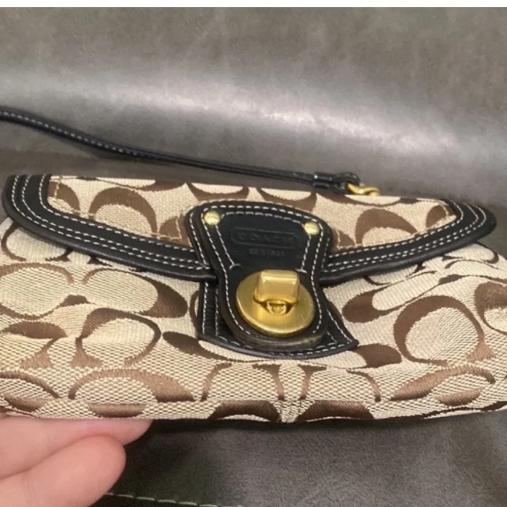 Coach wristlet - Picture 7 of 10